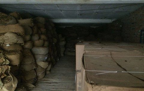 Фирма выдавала себя за производителя сигарет, не оплачивая миллионные налоги  