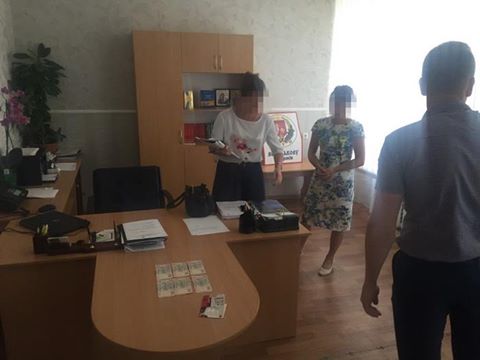 Глава села под Киевом требовала более ста тысяч гривен за строительство СТО