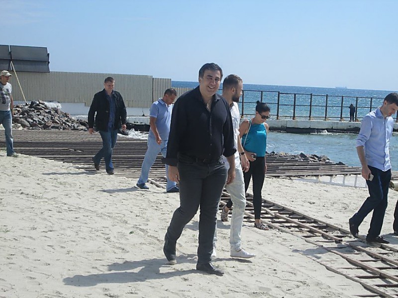 Саакашвили решил подвергнуть опасности жизнь отдыхающих и занялся вредительством
