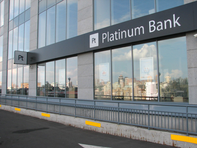 Директор Ильичевского порта хочет перевести 280 миллионов гривен в скандальный Platinum Bank