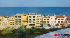 В Одессе пляжи «Большого Фонтана» превратили в огромную «наливайку»