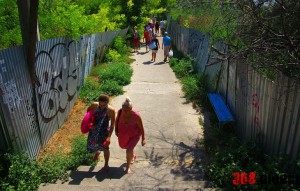 В Одессе пляжи «Большого Фонтана» превратили в огромную «наливайку»