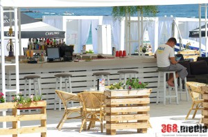 В Одессе пляжи «Большого Фонтана» превратили в огромную «наливайку»