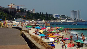 В Одессе пляжи «Большого Фонтана» превратили в огромную «наливайку»