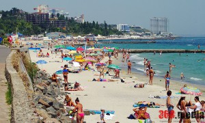 Одесские пляжи «Золотого берега»: чистая набережная, захваченные склоны и «наливайки» (фото)  