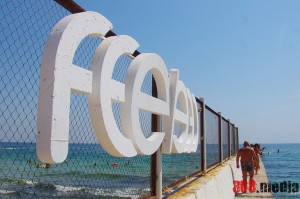 В Одессе пляжи «Большого Фонтана» превратили в огромную «наливайку»