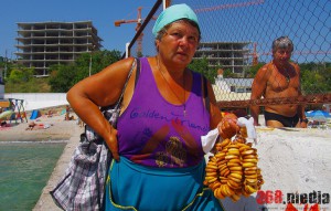 В Одессе пляжи «Большого Фонтана» превратили в огромную «наливайку»