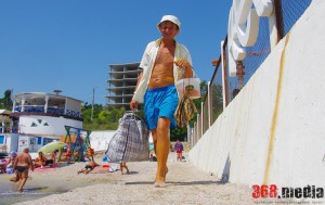 В Одессе пляжи «Большого Фонтана» превратили в огромную «наливайку»