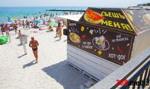 Одесские пляжи «Золотого берега»: чистая набережная, захваченные склоны и «наливайки» (фото)  