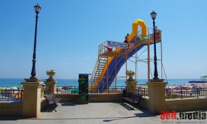 Одесские пляжи «Золотого берега»: чистая набережная, захваченные склоны и «наливайки» (фото)  