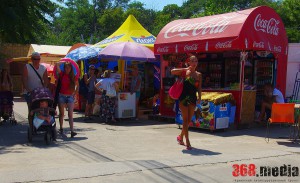 Одесские пляжи «Золотого берега»: чистая набережная, захваченные склоны и «наливайки» (фото)  