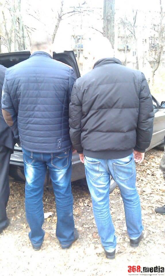 Два полицейских вымогали у одессита 50 тысяч гривен  