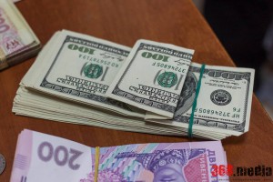 СБУ показала богатства харьковских налоговиков (фото)  