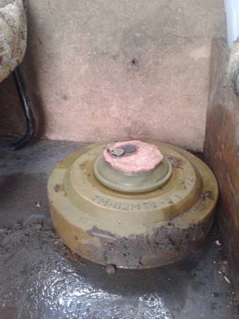 Луганский «электрик» взял для ремонта линий противотанковую мину