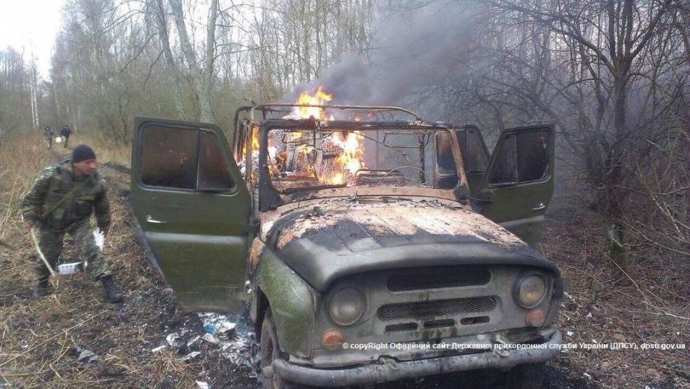 Пограничники обиделись: контрабандисты сожгли машину с сигаретами (видео)  