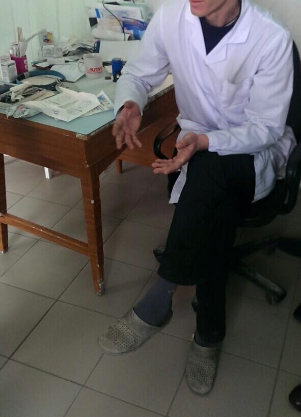 Хмельницкий врач требовал взятку у девочки-инвалида  