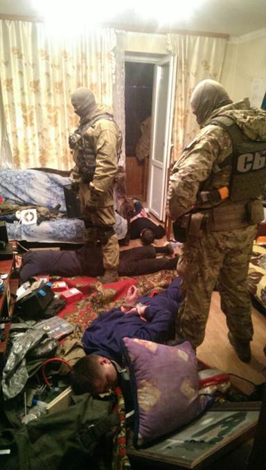 Полицейские и военные организовали два нарколаборатории для торговли в зоне АТО  