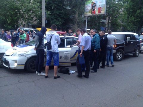 В Одессе патрульные полицейские попались на взятке (обновлено, видео)