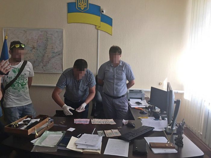 Два харьковских прокурора «погорели» на взятке
