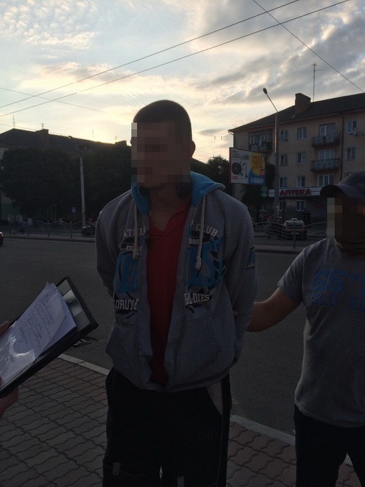 Луцкий полицейский стал наркоторговцем  