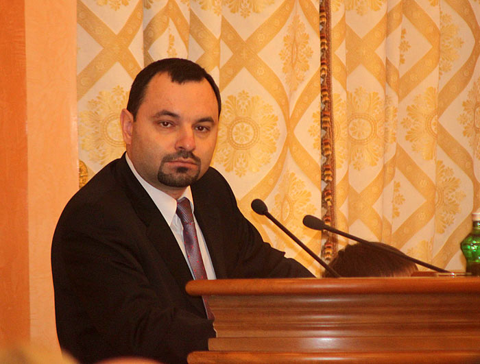 Мэр Одессы отстранил своего заместителя от должности на время проверки