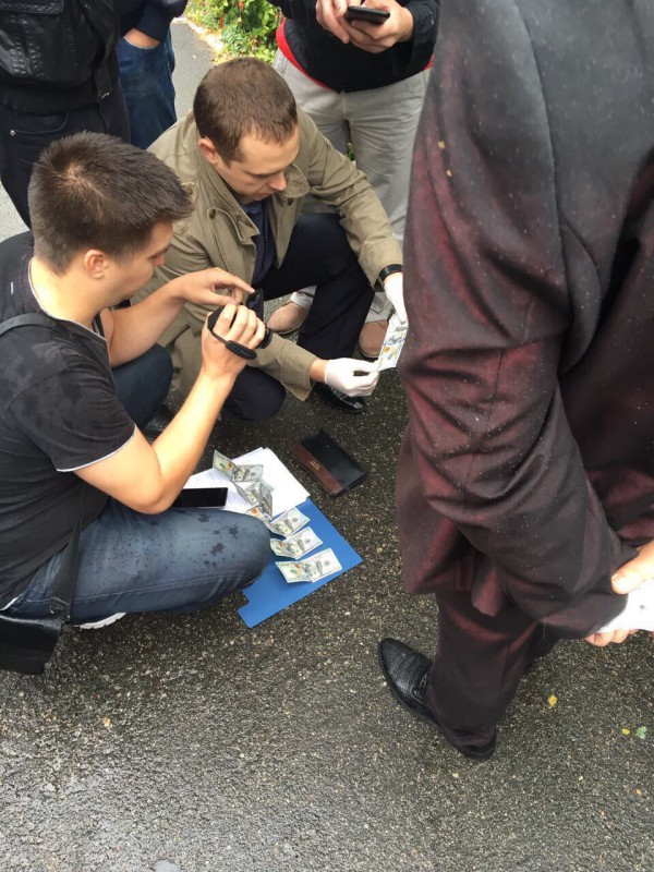 Киевский полицейский запросил 700 долларов за поиск угнанной машины