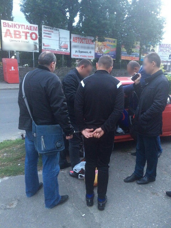 В Николаеве на взятке попались следователь и судебный распорядитель  