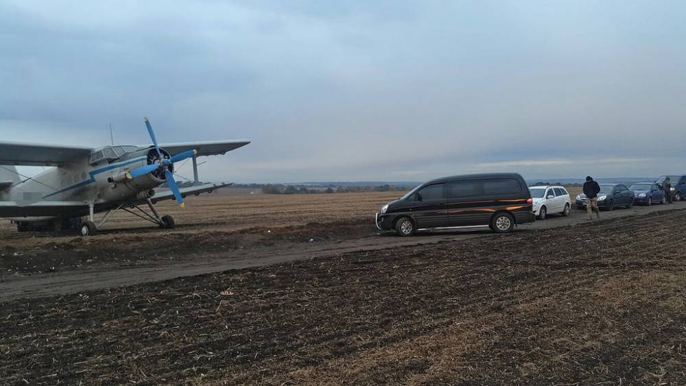 Контрабандисты использовали самолет АН-2 для перевозки сигарет  