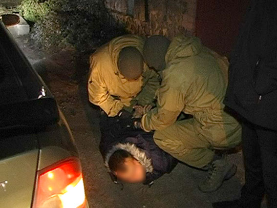 Два полтавских полицейских помогали угонщикам воровать машины (видео)