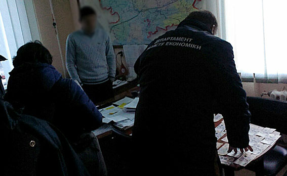Николаевский энергетик требовал 22 тысячи гривен за подключение  