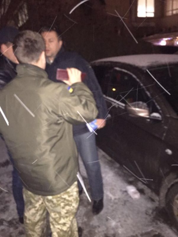 Помощник нардепа просил 140 тысяч гривен, чтобы не «бомбардировать» силовиков запросами
