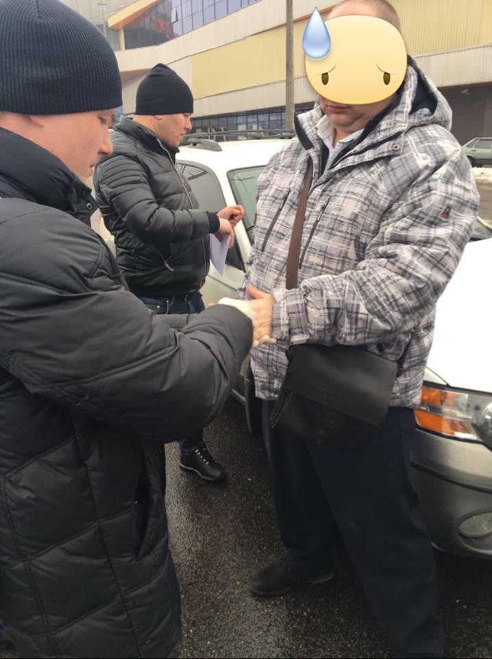 В Луцке на взятке поймали руководящего офицера СБУ  
