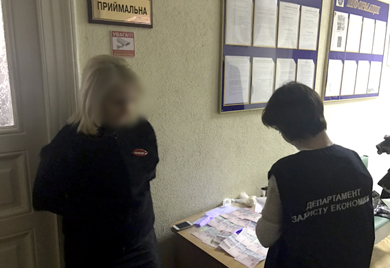 Во Львове за выдачу биометрического паспорта хотели две тысячи гривен  