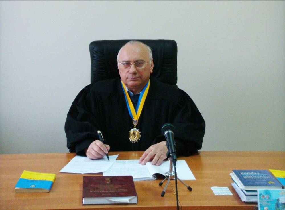 Одесский судья за два дня до пенсии оправдал скандального прокурора