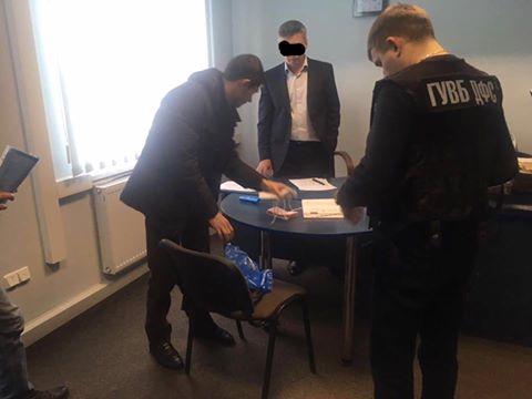 Таможенник отказался от взятки в пять тысяч гривен  
