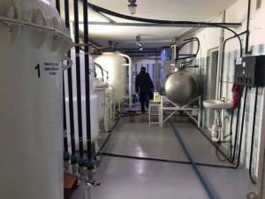 Украинские аферисты наловчились выпускать поддельные духи мировых брендов (фото)