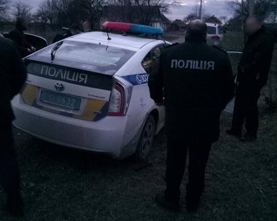 Полицейские убегали от преследования, выбрасывая из авто деньги и топливные талоны  