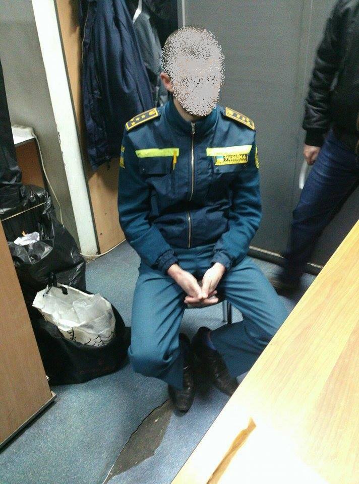 В аэропорту «Борисполь» таможенник собирал сотни евро у пассажиров  