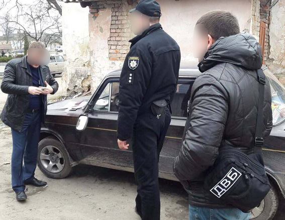 Хмельницкий полицейский оценил возврат авто в восемь тысяч гривен  