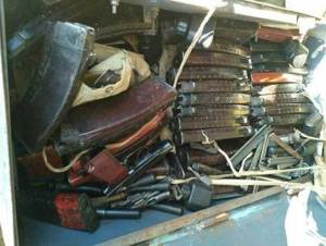 Водитель микроавтобуса вез в Киев 13 автоматов Калашникова  