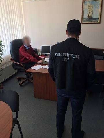 Замглавы Херсонской таможни спешил с взяткой: командировка в Одессу подходила к концу  