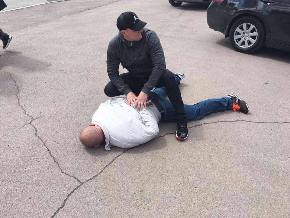 В Харькове на взятке в пять тысяч гривен задержали налоговика  