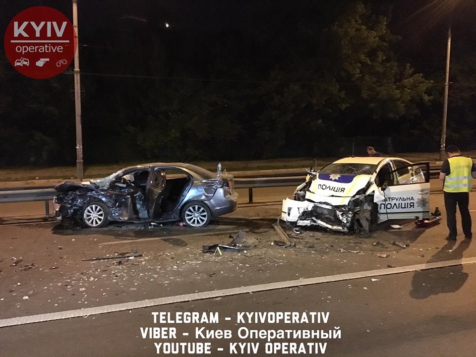 В Киеве лихач на «еврономерах» устроил аварию с патрульными  