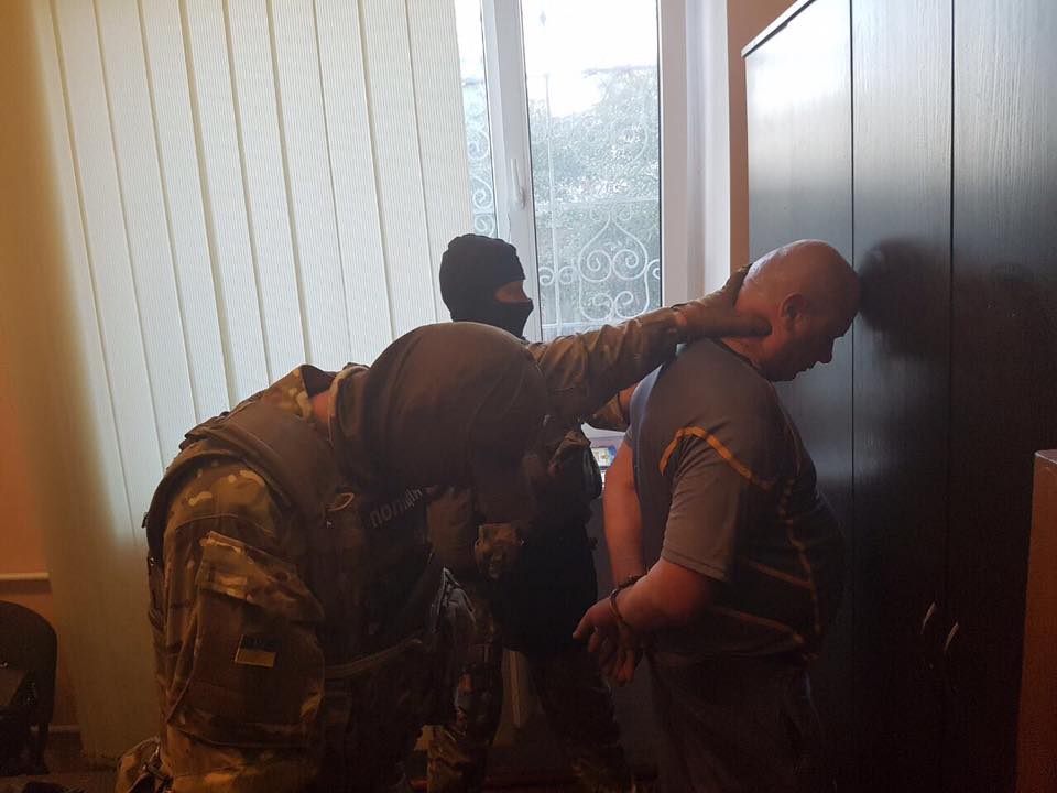 Волынский прокурор отказался от пяти тысяч долларов  