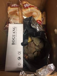 Контрабандный янтарь пытались провезти на самолет под видом сладостей  