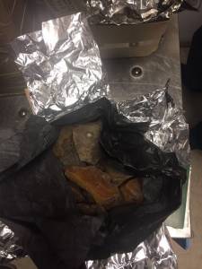 Контрабандный янтарь пытались провезти на самолет под видом сладостей  