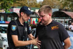 Пьяный полицейский заявил, что пассажира ему «подбросили» коллеги  