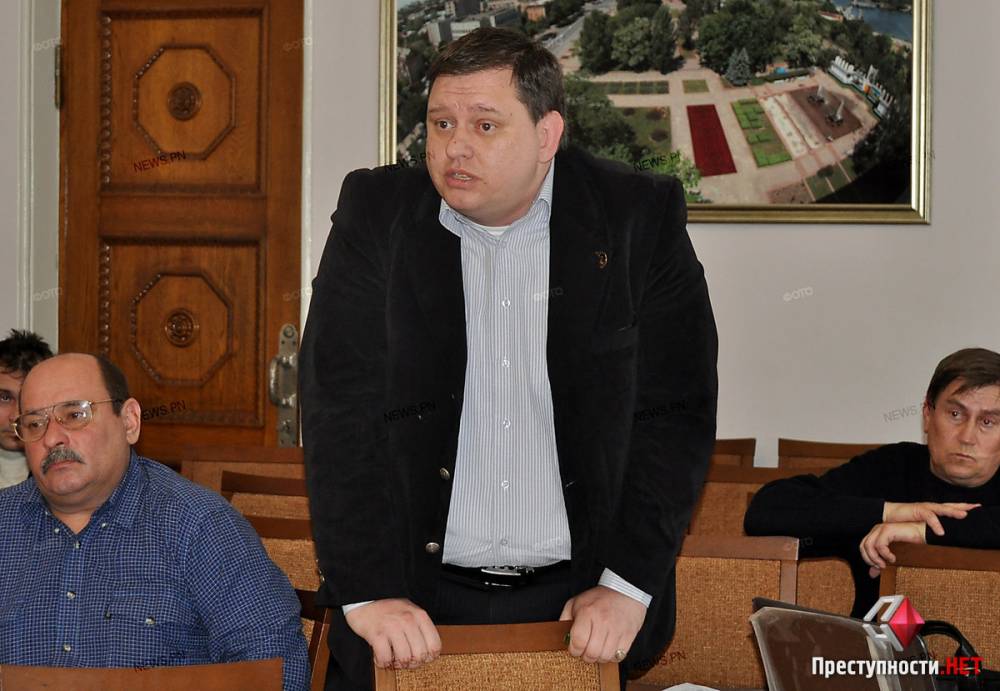 Глава Кривоозерского района вымогал взятку в виде кожаного кресла