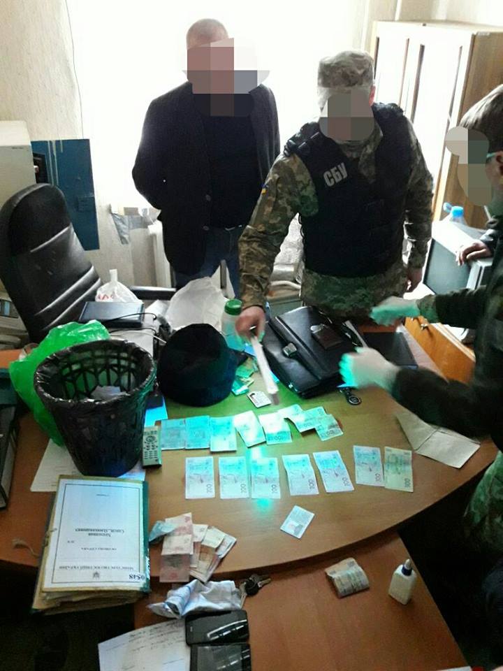 В Кропивницком на взятке поймали начальника СИЗО  