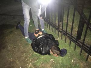 В Киеве полицейские вымогали взятки у наркозависимых, которым сами же сбывали наркотики  